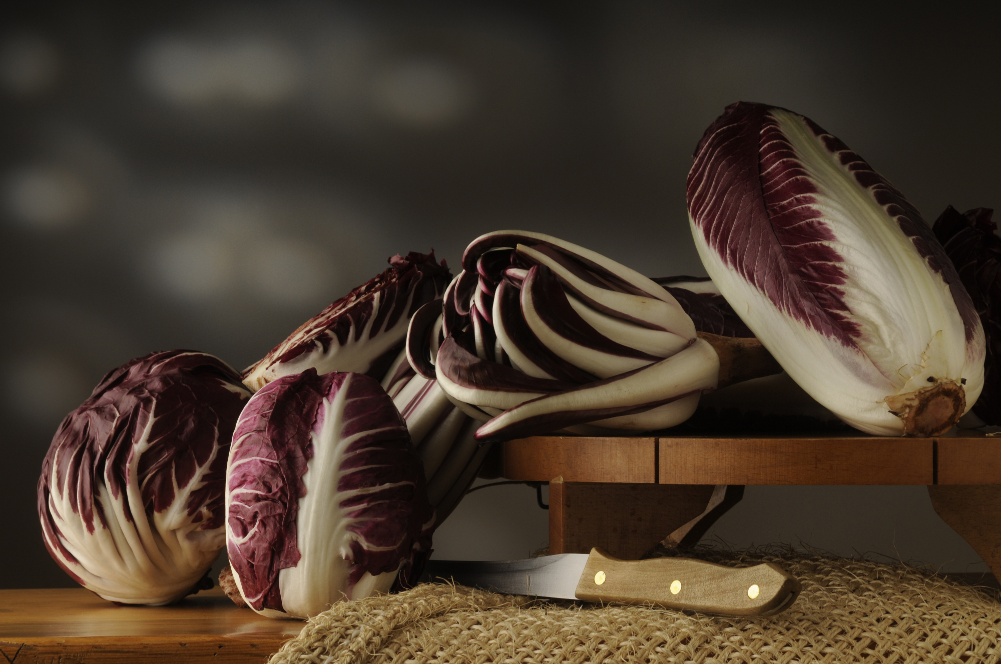 Radicchio auf dem Schneidebrett