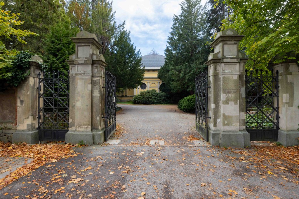 Das erste QR-Grab der Jähne-Brüder befindet sich auf dem evangelischen Taucherfriedhof in Bautzen. Foto: Steffen Füssel