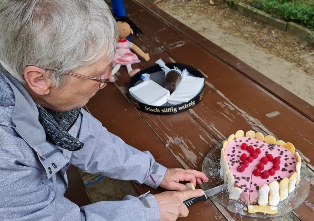 Torte anschneiden