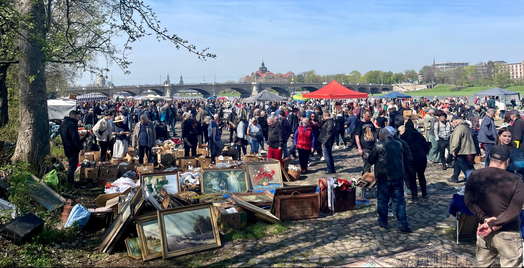 Elbeflohmarkt startet nach Hochwasser