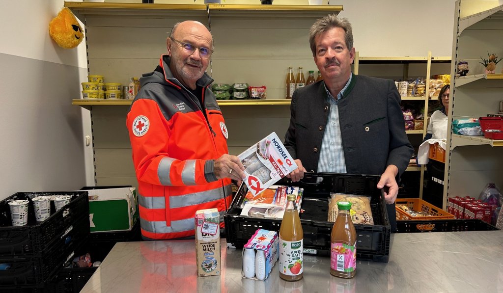 Bei der Tafel Riesa: Vorsitzender Horst Hoffmann (l) und